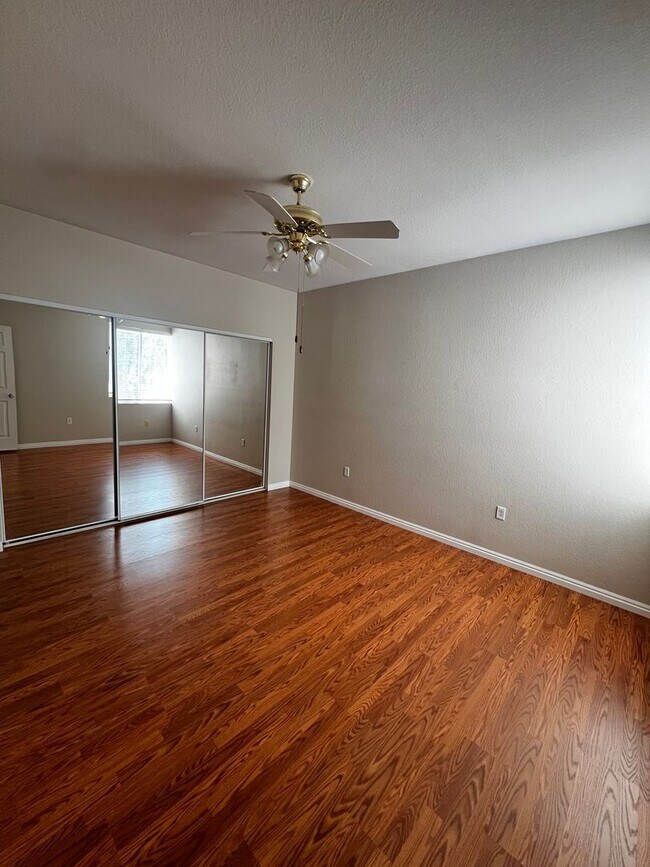 Building Photo - 1830 N Buffalo Dr