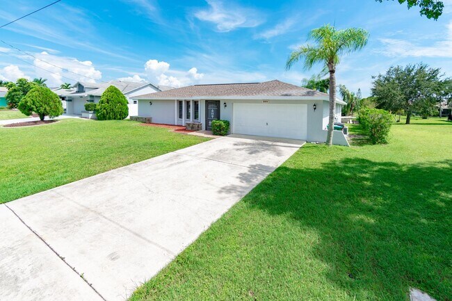Building Photo - Gulf Access Pool Home. 4BED/2BATH. SE OF CAPE CORAL FL. Special Offer! Qualify for a deposit-free...