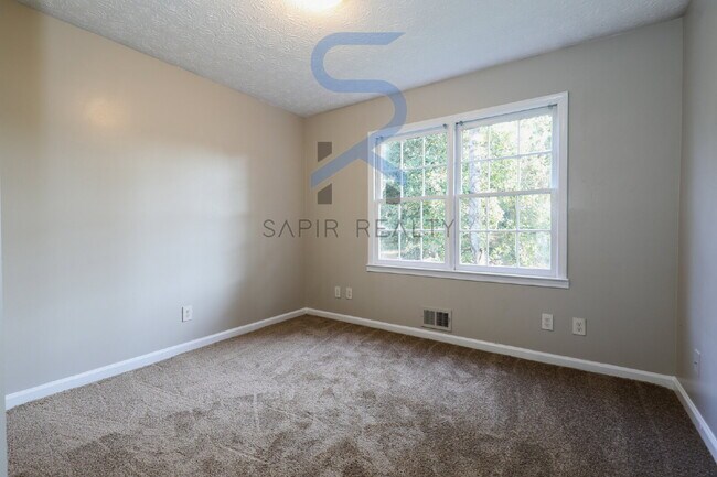 Building Photo - 43 Country Square Way