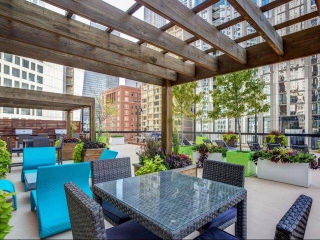 Building Photo - 29 E Delaware Pl