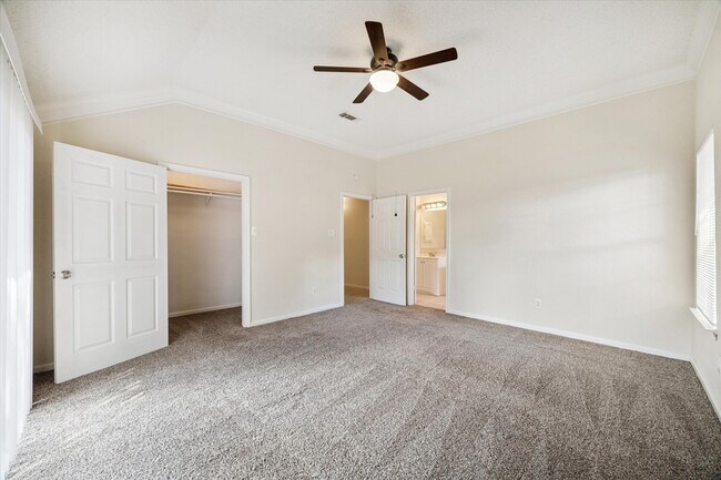 Building Photo - 5715 S Magazine Cir