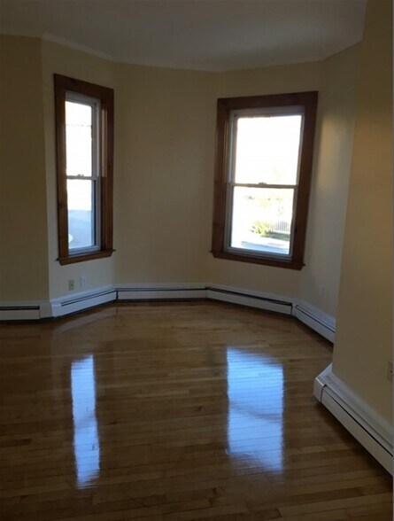 Building Photo - 77 Lyman Ave