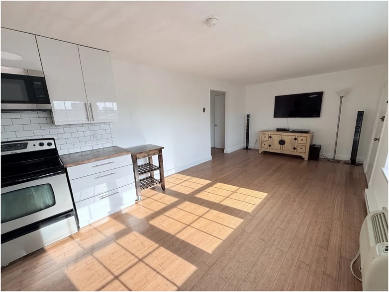 Building Photo - 8 Wardwell St