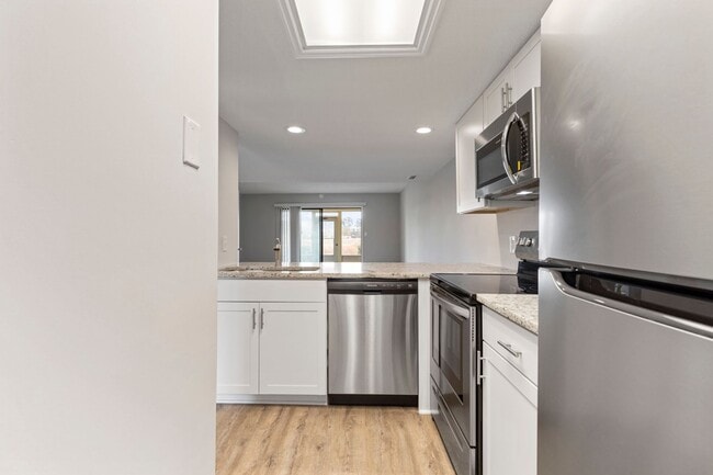 Building Photo - Master Suite with Balcony!!! Completely remodeled 2 level townhome close to the beaches of Surfside!