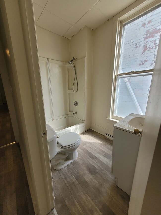 Building Photo - 86 E Franklin St