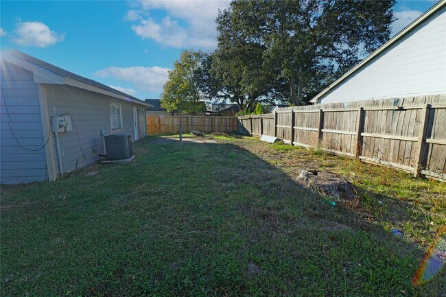 Building Photo - 7603 Loro Linda Dr