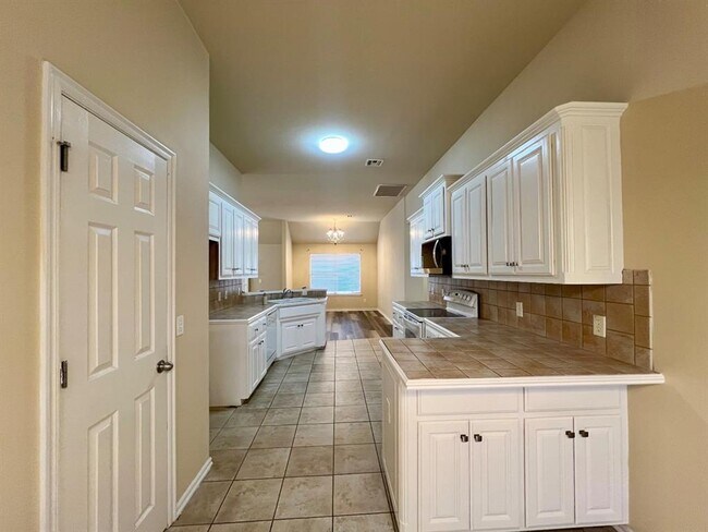 Building Photo - 2205 SW 93rd Pl