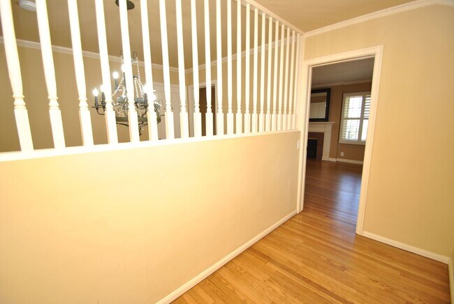 Building Photo - Stunning Colonial Revival in Bixby Knolls