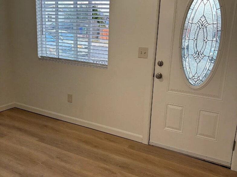 Building Photo - 3676 Euclid Ave