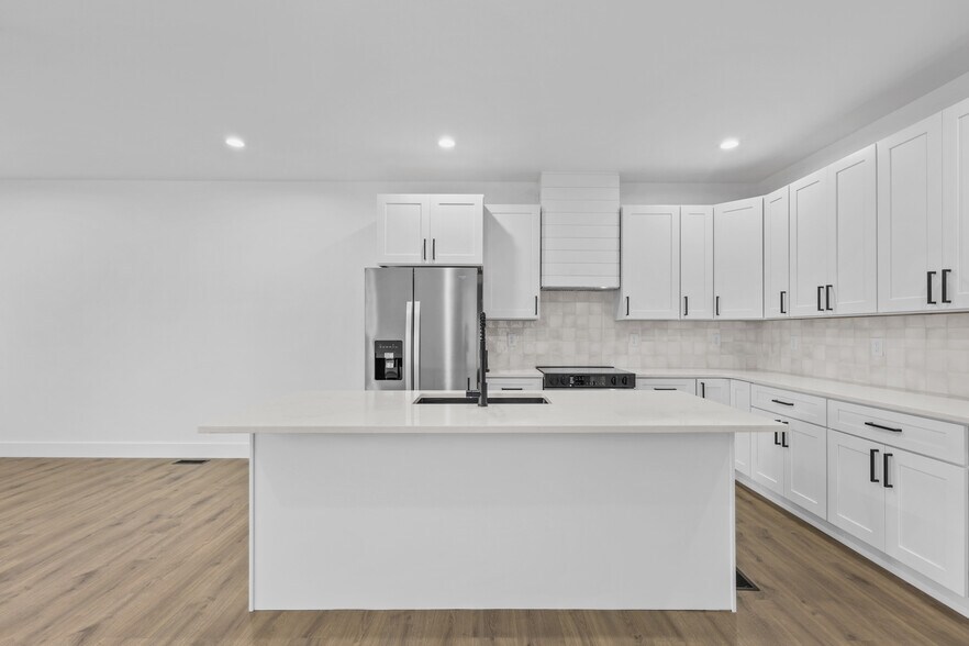 Building Photo - 212 E Morelia Ave