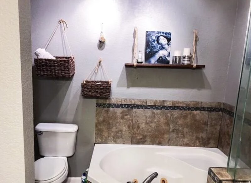 Building Photo - 3012 Hilltop Dr