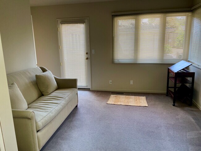 Building Photo - 138 Bradley Dr