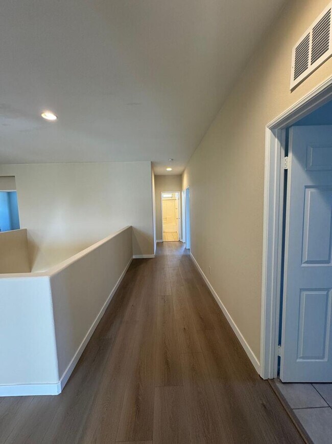 Building Photo - Nice House 5 beds 3.5 bath for lease in Eastvale