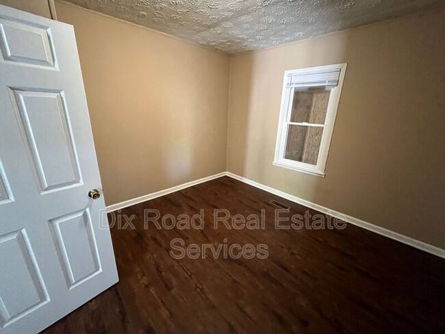 Building Photo - 1211 Azel Ave