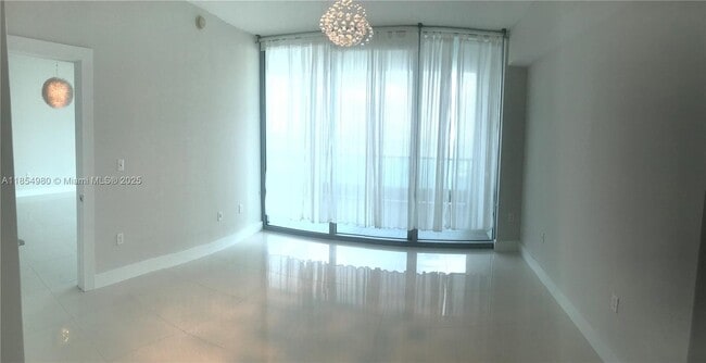 Building Photo - 900 Biscayne Blvd
