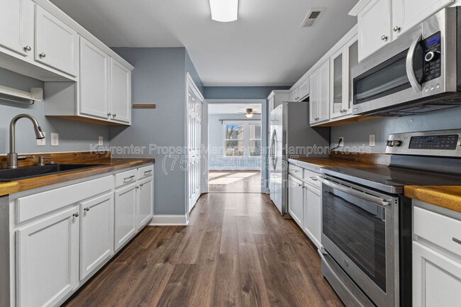 Building Photo - 9515 15th Bay St