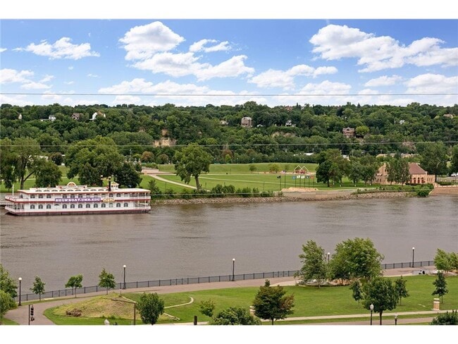 Building Photo - 66 9th St E