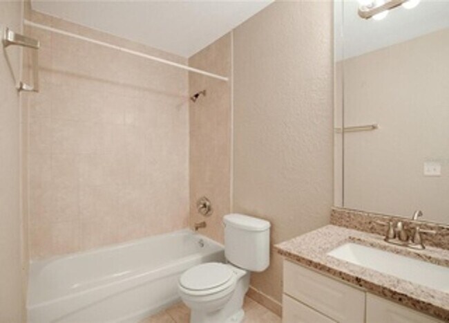 Building Photo - 484 Banyon Tree Cir