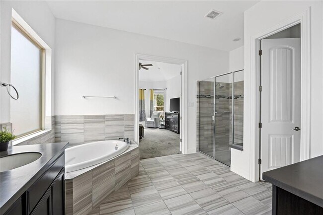 Building Photo - 15513 La Catania Way