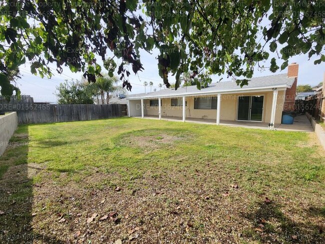 Building Photo - 4 bedroom/ 2 bathroom house located in Eas...