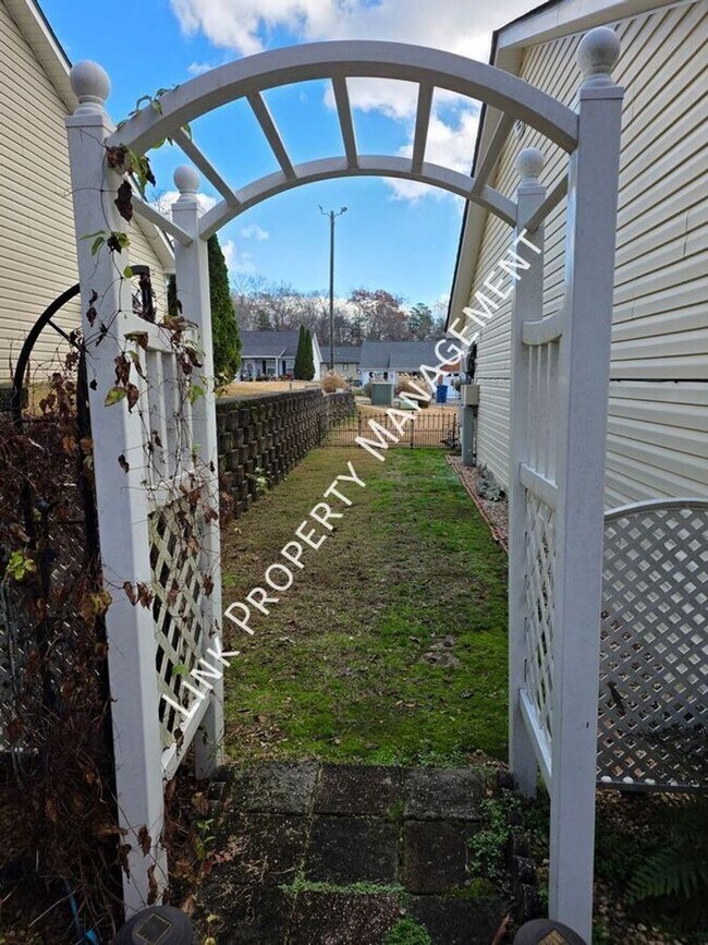 Building Photo - Beautiful 2 bedroom 2 full bath Condo near Missionary Ridge with garage, washer and dryer and gas...