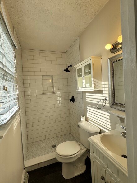 Building Photo - 308 E Tiverton Way