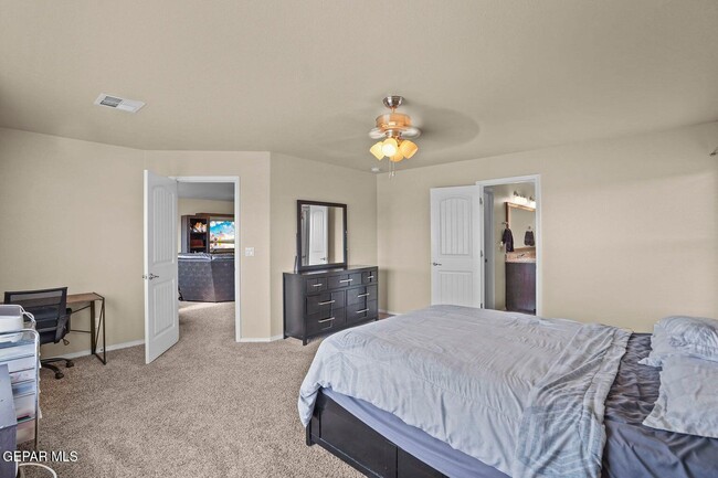 Building Photo - 4040 Loma Dante