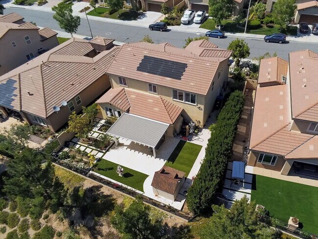 Building Photo - Immaculate 5-Bedroom Executive Home in Desirable Plum Canyon