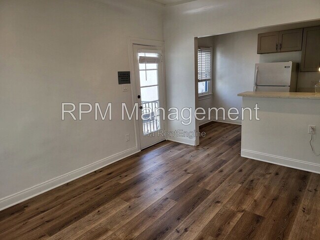 Building Photo - 831 1/3 N Formosa Ave