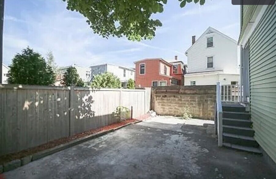 Building Photo - 375 Prospect St