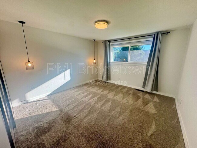 Building Photo - 670 NE 22nd St