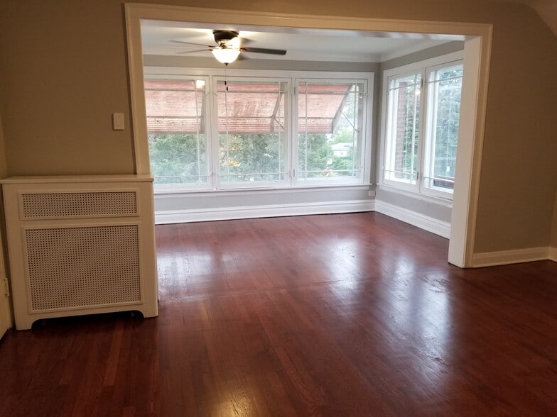 Front Room - 7560 W Touhy Ave