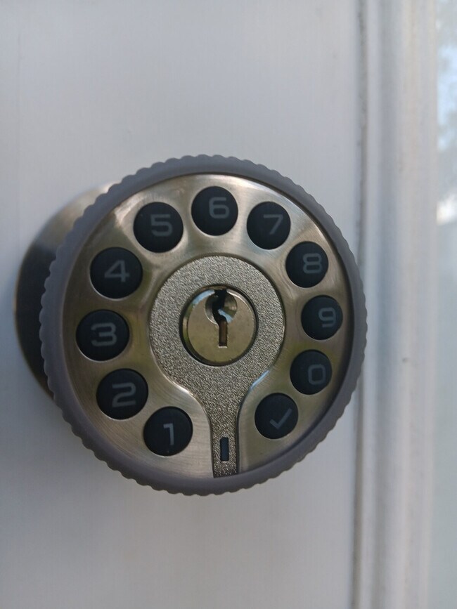 Building Photo - 80 Perkins Ave