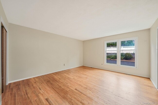 Building Photo - 386A Glen Cove Ave