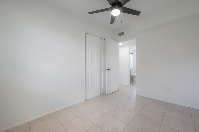 Building Photo - 4710 S 87th St