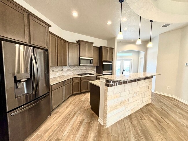 Building Photo - Luxury Living in Arcadia Ridge – Corner Lot, 3 Full Baths & Resort-Style Amenities!