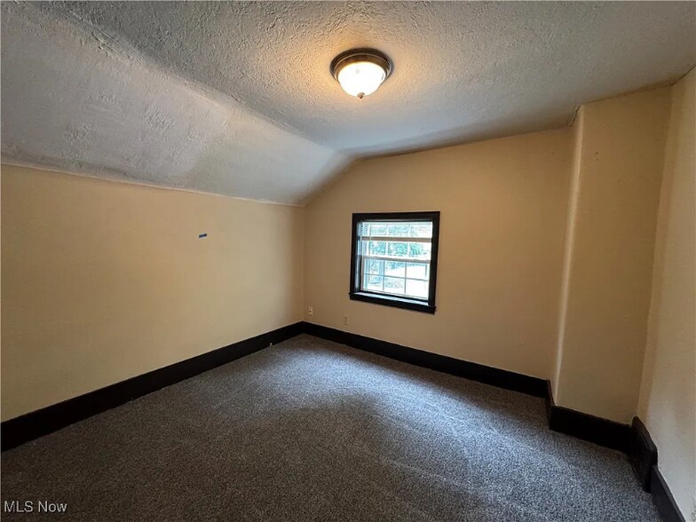 Building Photo - 1835 Hillcrest Rd NW