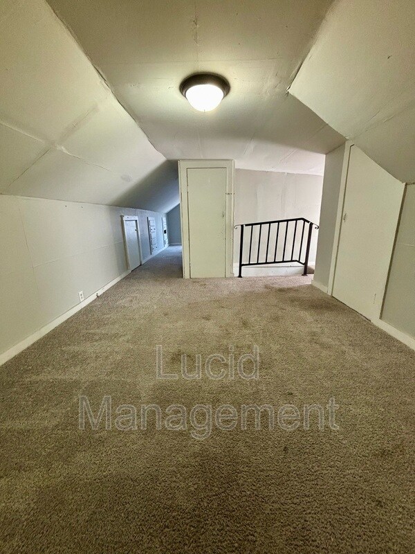 Building Photo - 1112 Weller Ave