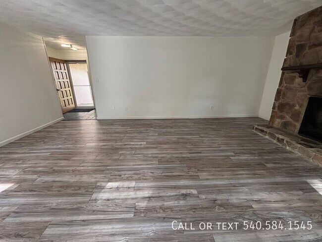 Building Photo - 6421 Orchard View Ln