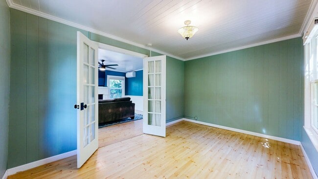 Building Photo - Country Charm Meets Vineyard Views! Two Be...