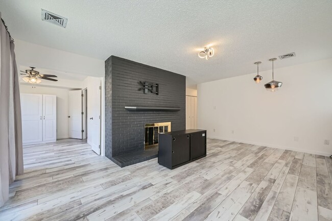 Building Photo - BEAUTIFUL 2 Bed 2 Bath Condo in Boulder- A...