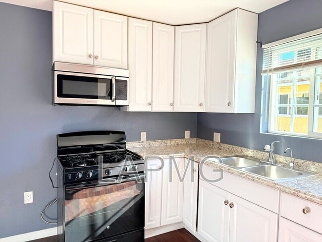 Building Photo - 17535-17537 Baltar Street