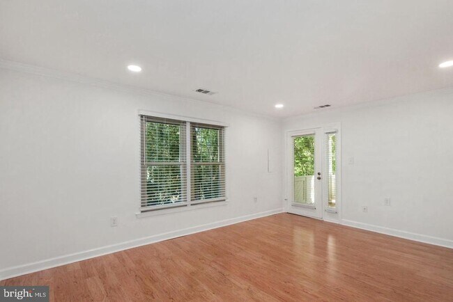 Building Photo - 5801 Linden Square Ct