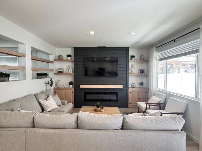 Building Photo - 297 Mildred St