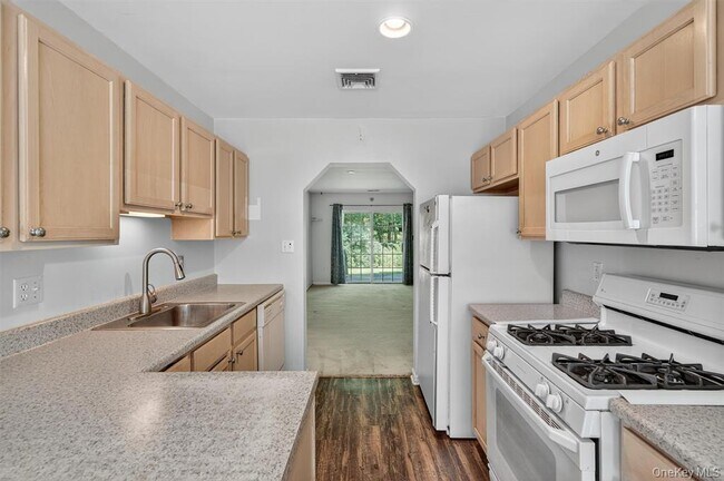Building Photo - 226 Eagleton Dr