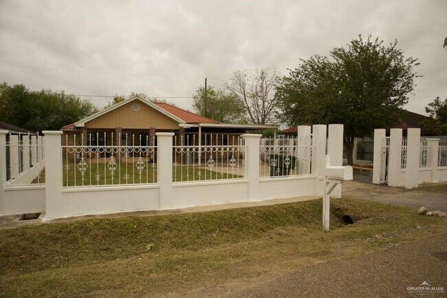 Building Photo - 15505 Ebony St