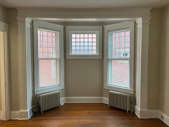 Building Photo - 624 E King St