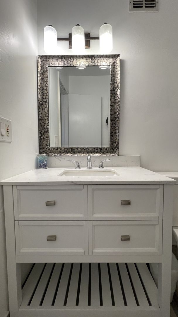 Building Photo - Spacious Wellington End-Unit Townhome | 2 Primary Suites | Screened Patio