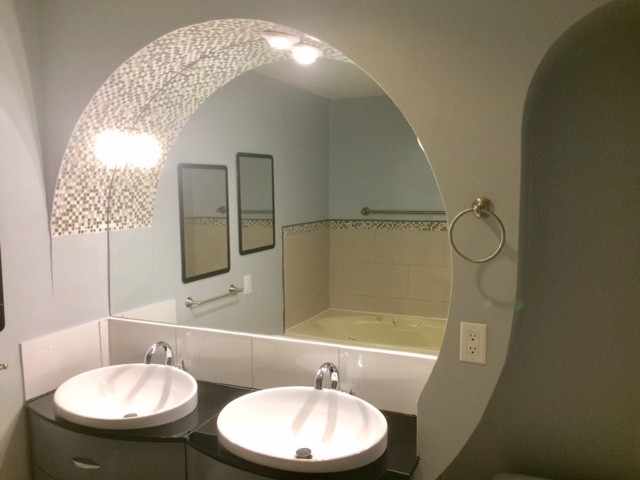 Middle custom bathroom - 1350 Curson S Ave