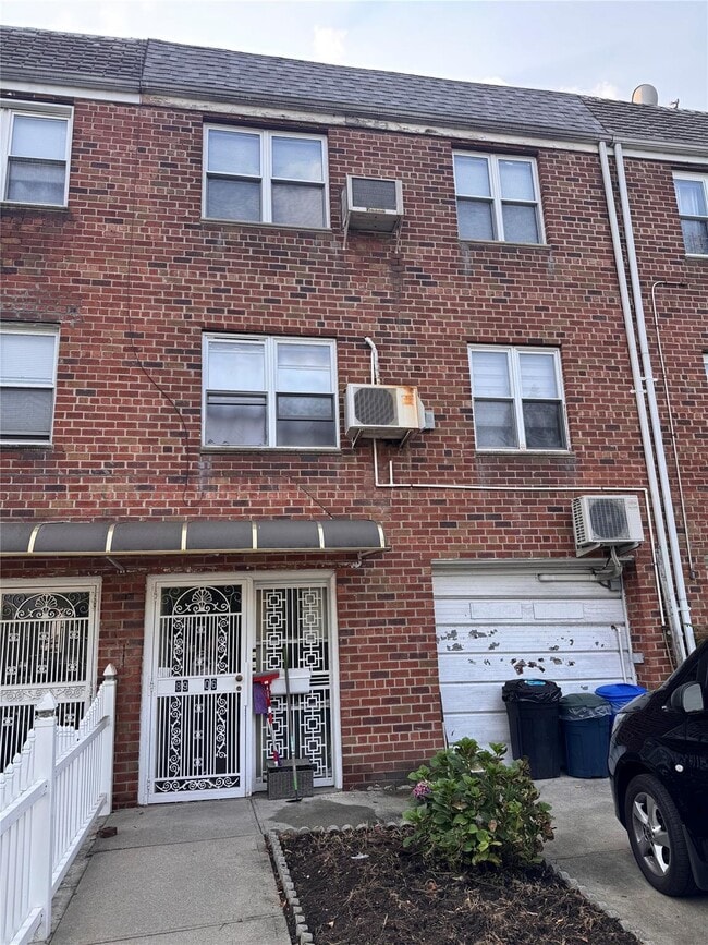 Building Photo - 89-06 70th Rd